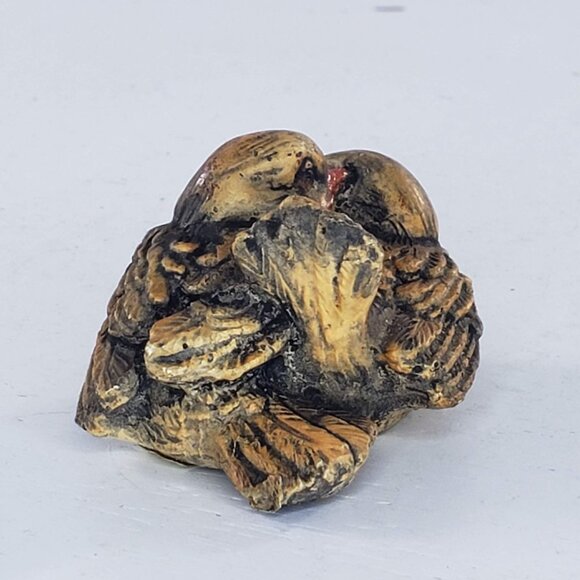 Vintage 1985 Enesco Sparrow Bird Snuggling Pair Miniature Figurine Cottage Core - Picture 3 of 8